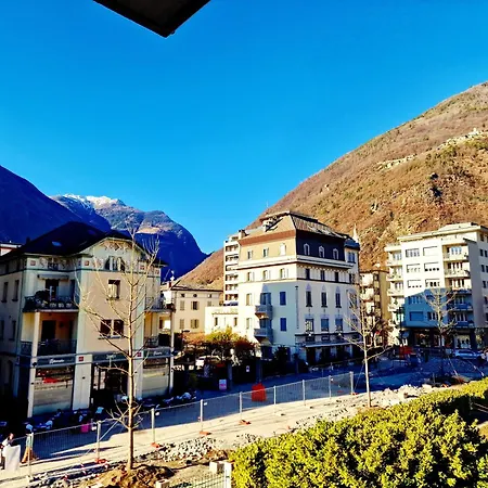 Bernina Station - 30 Steps To The Red Train Апартаменты