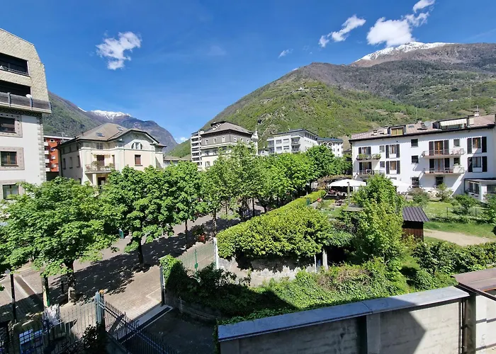 Апартаменты Bernina Station - 30 Steps To The Red Train Тирано