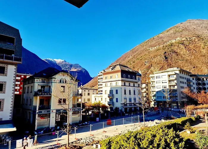 Bernina Station - 30 Steps To The Red Train Апартаменты